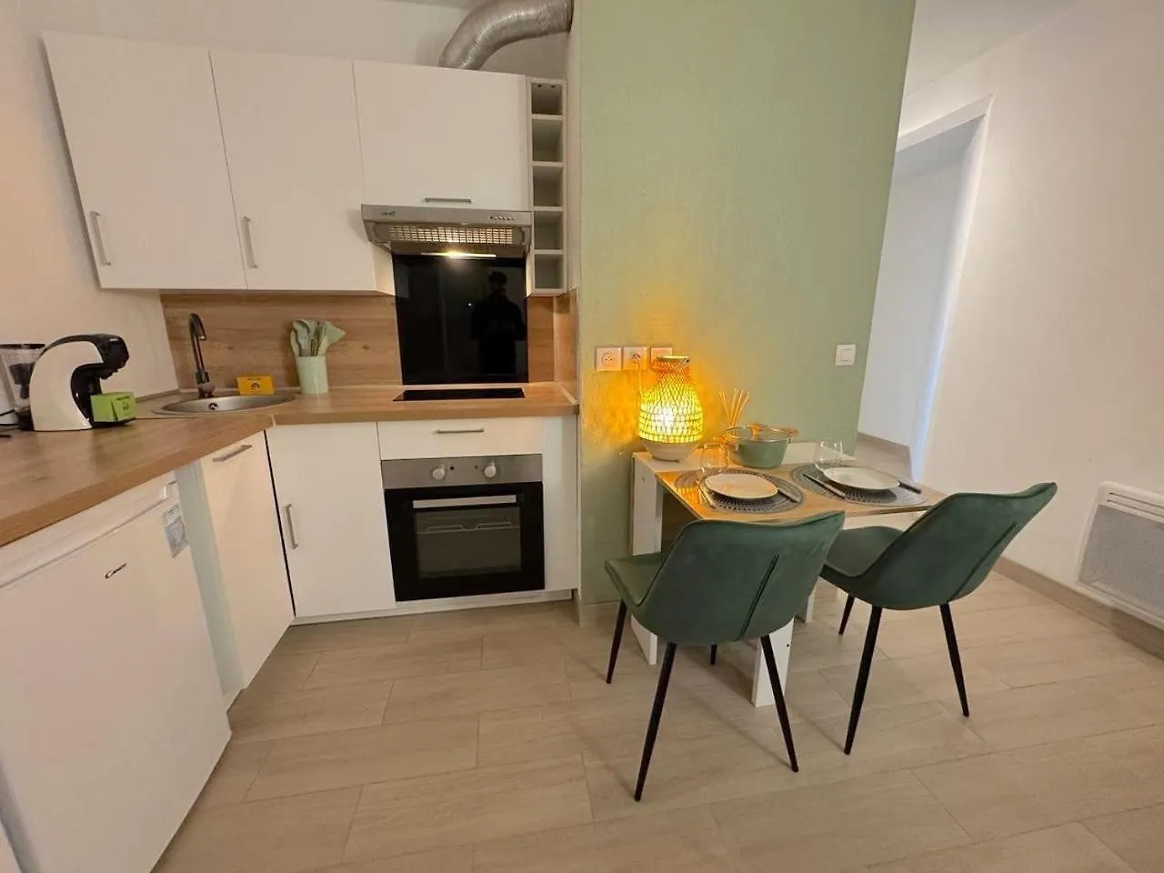 Calme Et Ensoleille Balcon Quartier Port ニース フランス