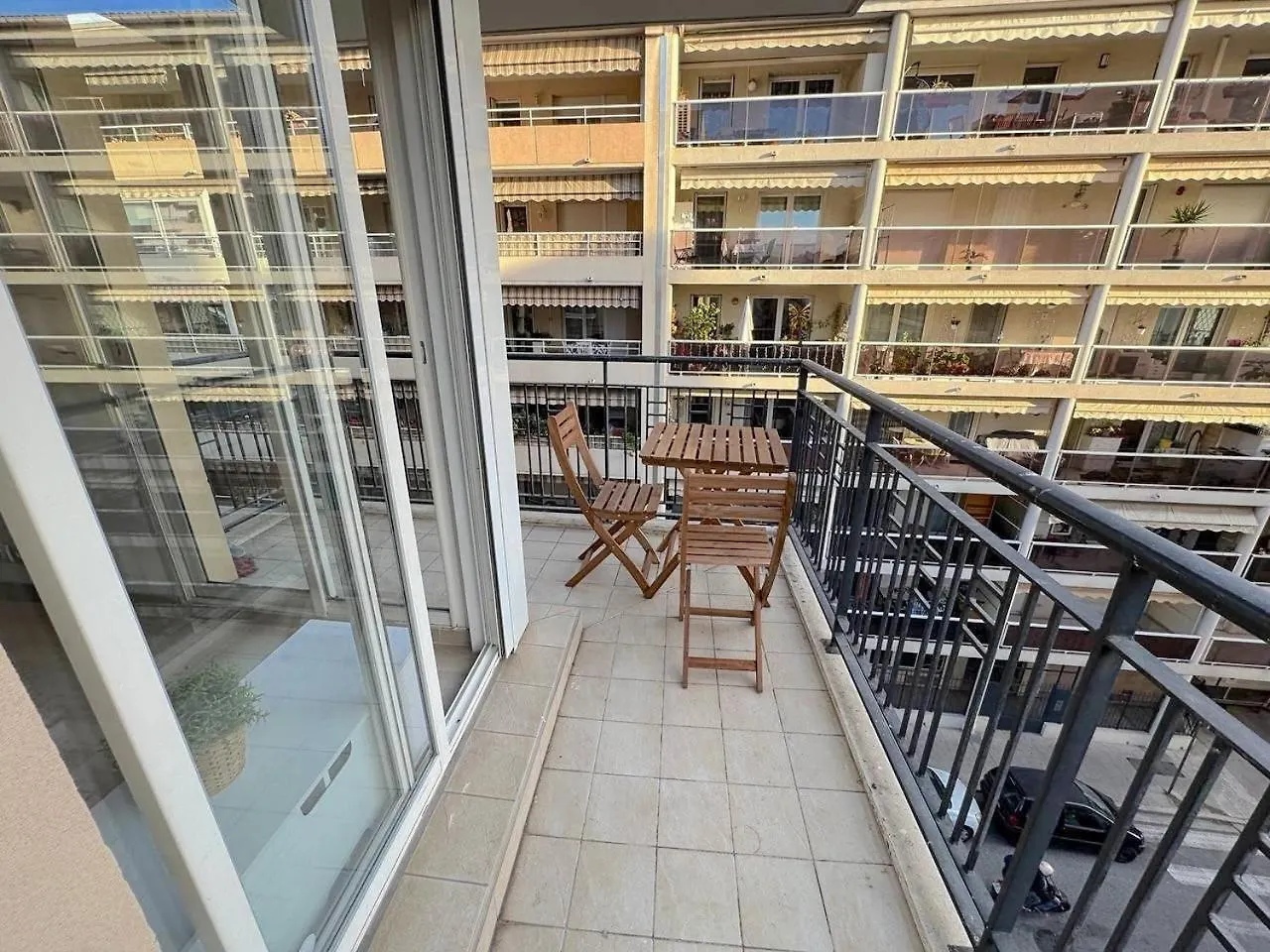 Calme Et Ensoleille Balcon Quartier Port ニース アパート